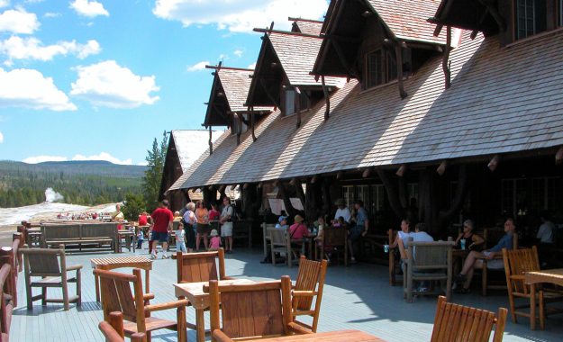 old-faithful-inn-porch4