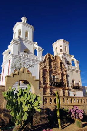san-xavier-del-bac-front-with-cactus